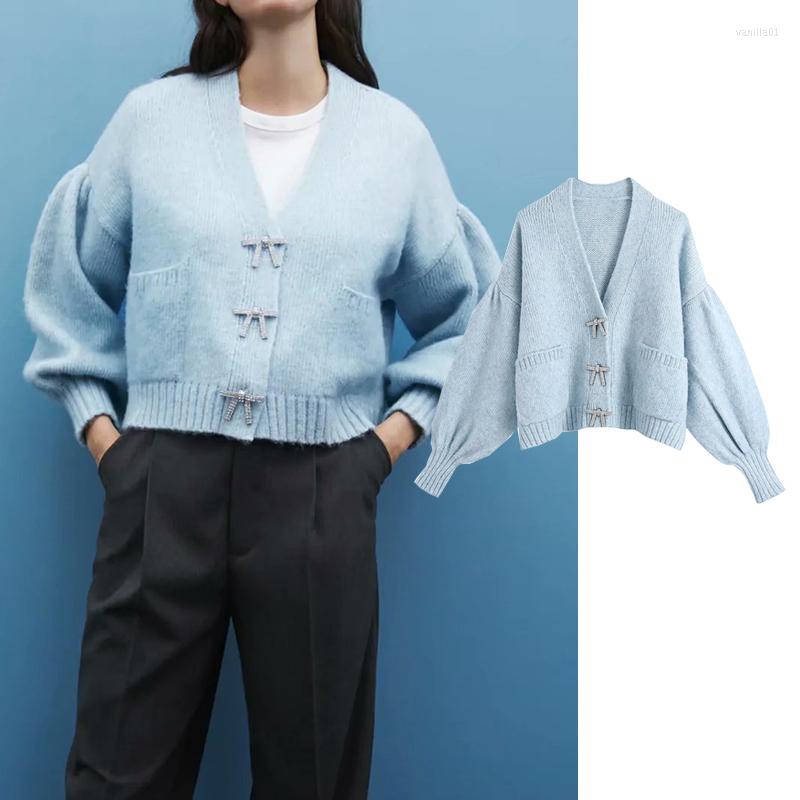 Women' Knits ZA 2023 Autumn Winter Women Butterfly Button Knitting Coat V-Neck Knitted Sweater Single-breasted Cardigan
Women' Knits ZA 2023 Autumn Winter Women Butterfly Button Knitting Coat V-Neck Knitted Sweater Single-breasted Cardigan