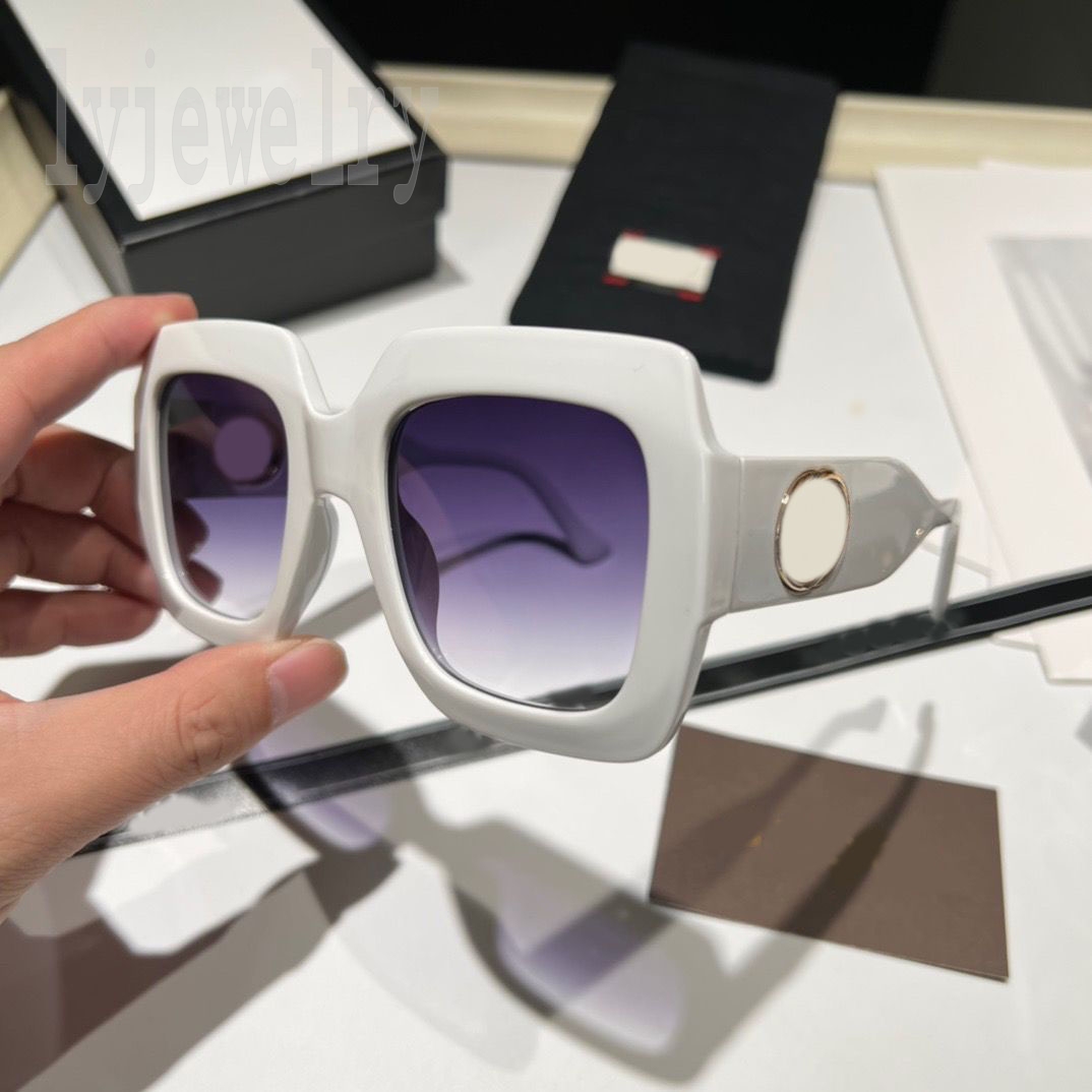 Luxury designer sunglasses black white square glasses wear comfortable delicate gafas de sol hollow out letter acetate frame womens sunglasses pated gold PJ069 C23
Luxury designer sunglasses black white square glasses wear comfortable delicate gafas de sol hollow out letter acetate frame womens sunglasses pated gold PJ069 C23