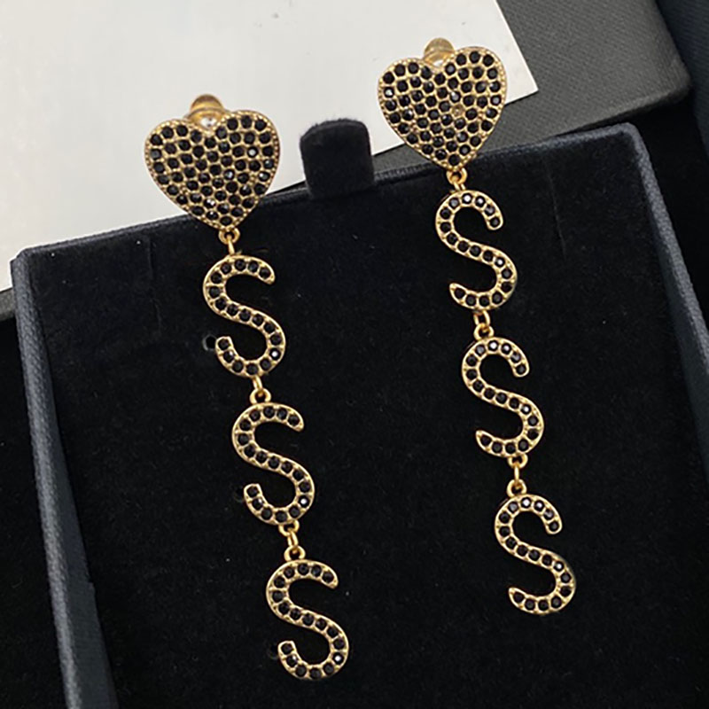 Womens Nightclub Dangles Earrings Designer Diamond Chandelier Earrings Luxury Gold Letter Long Chain Ear Studs
Womens Nightclub Dangles Earrings Designer Diamond Chandelier Earrings Luxury Gold Letter Long Chain Ear Studs