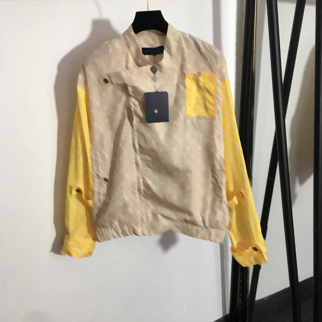 23ss womens jacket womens designer clothing Presbyopia logo print patchwork color long-sleeved zipper Trench Coat High quality Women Clothes
23ss womens jacket womens designer clothing Presbyopia logo print patchwork color long-sleeved zipper Trench Coat High quality Women Clothes