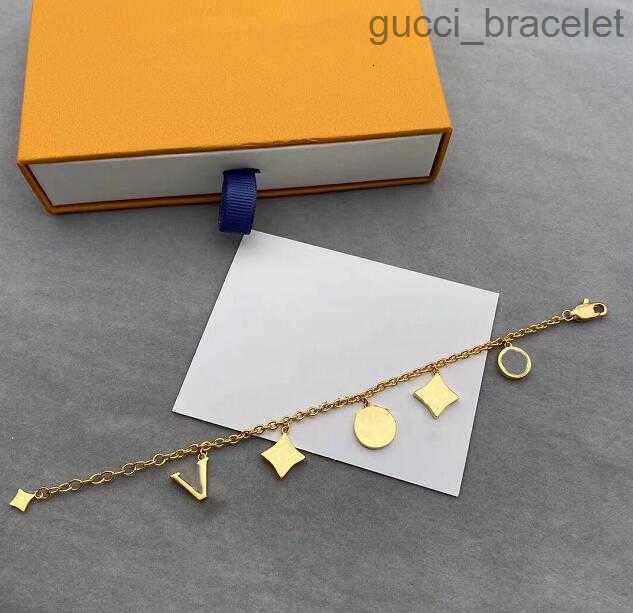 Unisex Designer Charm Bangles gold V Letter High Quality Jewelrys Wristband Plated Simple Heart Luxury Titanium lovers Bracelets Chain
Unisex Designer Charm Bangles gold V Letter High Quality Jewelrys Wristband Plated Simple Heart Luxury Titanium lovers Bracelets Chain