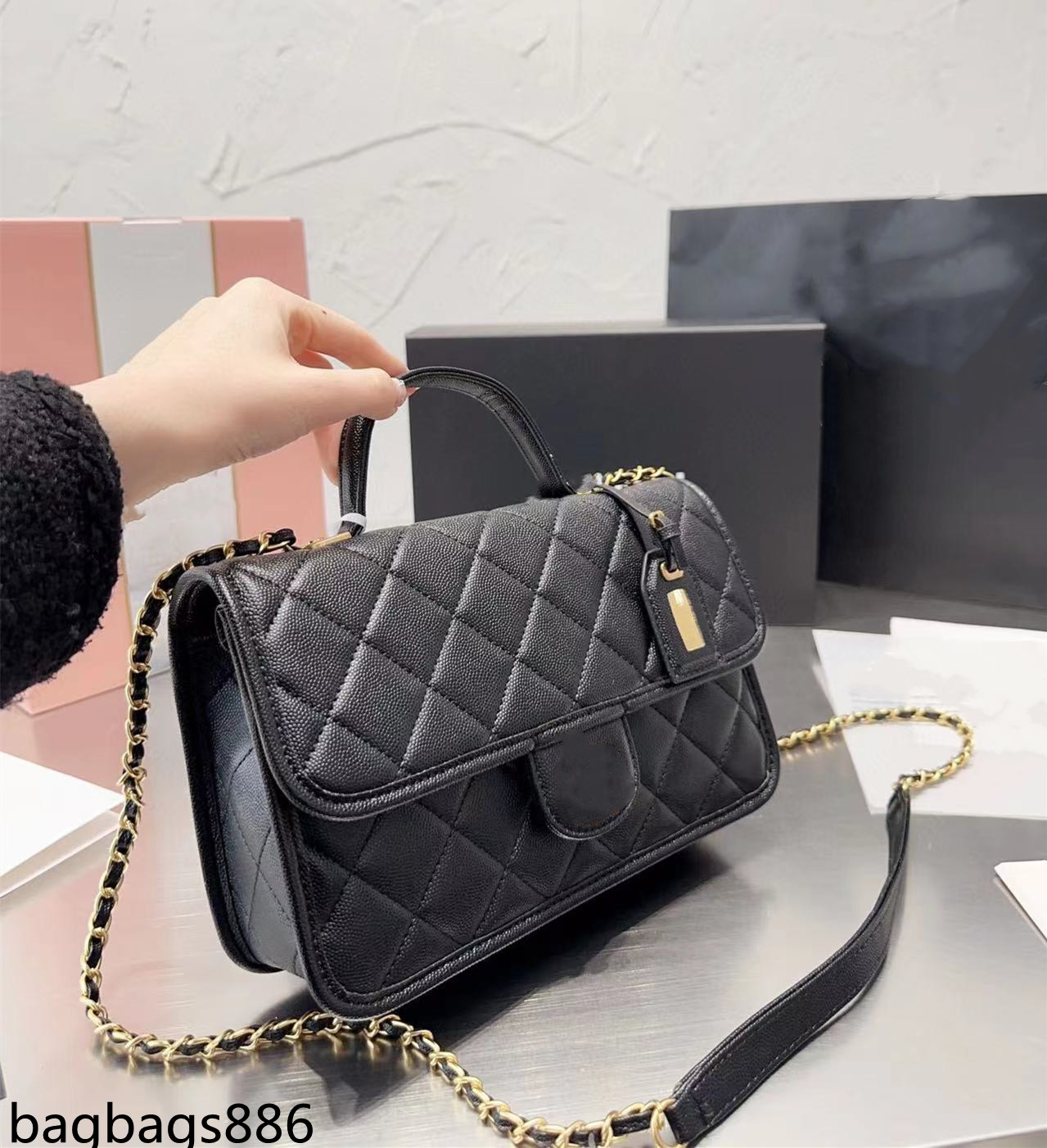 22 k women designers bag caviar calfskin leather satchel bag leather gold hardware Matelasse chain shoulder handbags with top processing retro messenger bag 26*16cm, Black
22 k women designers bag caviar calfskin leather satchel bag leather gold hardware Matelasse chain shoulder handbags with top processing retro messenger bag 26*16cm, Black