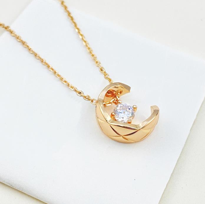 New American Diamond Plaid Solitaire Necklace Simple Fashion Shining Diamond Three-Color Net Red
New American Diamond Plaid Solitaire Necklace Simple Fashion Shining Diamond Three-Color Net Red