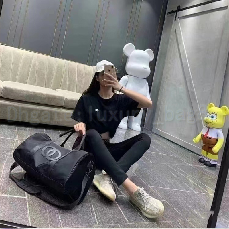 Designers Nylon duffel bags Luxury men female travel bags handbags Large capacity holdall carry on luggage overnight outdoor weekender tote bag wallet, Black black
Designers Nylon duffel bags Luxury men female travel bags handbags Large capacity holdall carry on luggage overnight outdoor weekender tote bag wallet, Black black