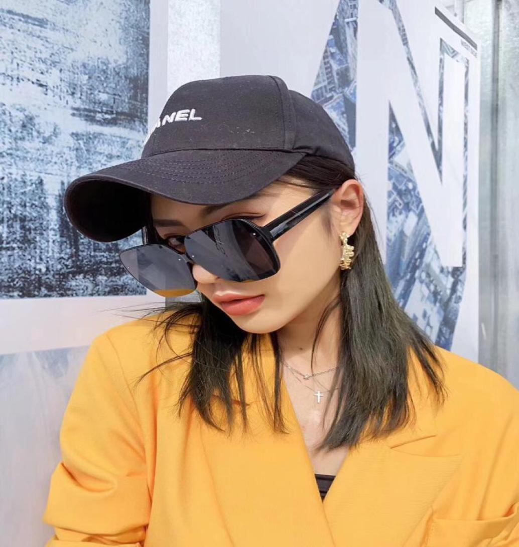 Fashion Trend UV400 Retro Luxury Sunglasses Designers Driving Sun 3016 Female Women Men Bans Glasses Brand Rivet Goggles Elegant R7213539
Fashion Trend UV400 Retro Luxury Sunglasses Designers Driving Sun 3016 Female Women Men Bans Glasses Brand Rivet Goggles Elegant R7213539