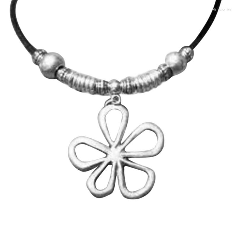 Pendant Necklaces Women Girl Hollow Flower Shaped Vintage Party Jewelry Alloy Material For Girls 124A
Pendant Necklaces Women Girl Hollow Flower Shaped Vintage Party Jewelry Alloy Material For Girls 124A