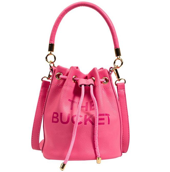 New style marc BUCKET bags Crossbody Womens MENS the tote buckets Leather handbags Luxurys Drawstring closure with shoulder strap DesignerFashion clutch satchel
New style marc BUCKET bags Crossbody Womens MENS the tote buckets Leather handbags Luxurys Drawstring closure with shoulder strap DesignerFashion clutch satchel