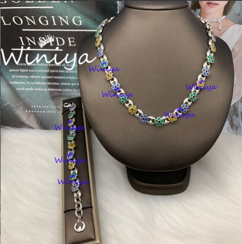 Pendant Necklaces High quality luxury jewelry color matching set, new vintage letter enamel colored necklace bracelet, women's high-quality light luxury jewelry
Pendant Necklaces High quality luxury jewelry color matching set, new vintage letter enamel colored necklace bracelet, women's high-quality light luxury jewelry