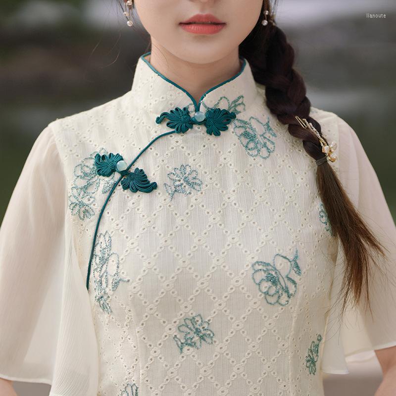 Ethnic Clothing Vintage Hollow Out Embroidery Qipao Chinese Evening Dress Vestidos Mandarin Collar Classic Cheongsam
Ethnic Clothing Vintage Hollow Out Embroidery Qipao Chinese Evening Dress Vestidos Mandarin Collar Classic Cheongsam