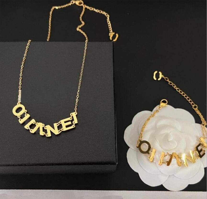 Luxury Designer 18K Gold Plating Necklace Unisex Brand Letter Metal Hip Hop Pendant Necklaces Clavicular Chain Womens Girl Wedding Jewelry Chokers Accessories
Luxury Designer 18K Gold Plating Necklace Unisex Brand Letter Metal Hip Hop Pendant Necklaces Clavicular Chain Womens Girl Wedding Jewelry Chokers Accessories
