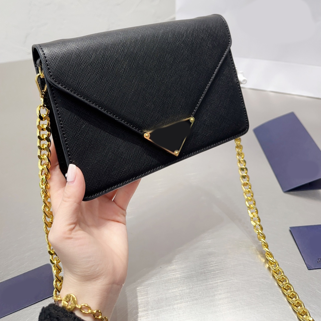 Chains Envelope Bag Crossbody Genuine Leather Bags Luxury Designer Brand Bags Fashion Shoulder Handbags High Quality Women Letter Purse Phone Wallet Metallic Lady, White 22x14cm
Chains Envelope Bag Crossbody Genuine Leather Bags Luxury Designer Brand Bags Fashion Shoulder Handbags High Quality Women Letter Purse Phone Wallet Metallic Lady, White 22x14cm