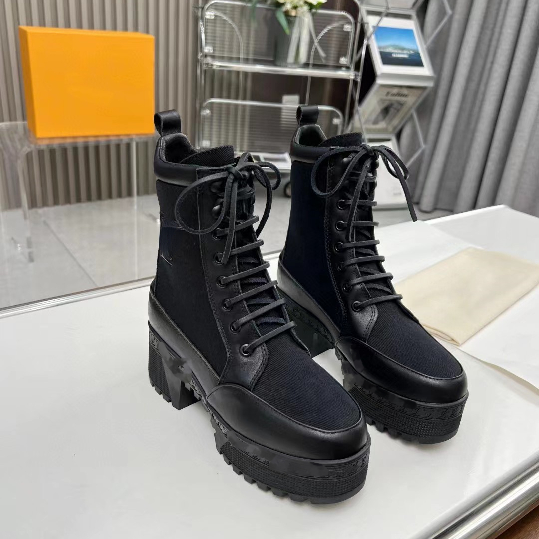 Women Designer Boots Thick Sole Round Toes Chunky Heels Splicing Front Lace-up Martens Boots Autumn and Winter