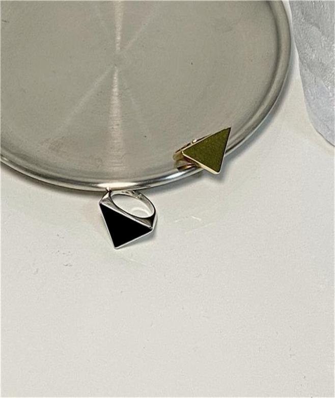 Designer Ring Luxury Jewelry Woman Fashion Party Wedding Gift Mens Black White Love Rings Engagement For Women Gold Rings9478494
Designer Ring Luxury Jewelry Woman Fashion Party Wedding Gift Mens Black White Love Rings Engagement For Women Gold Rings9478494