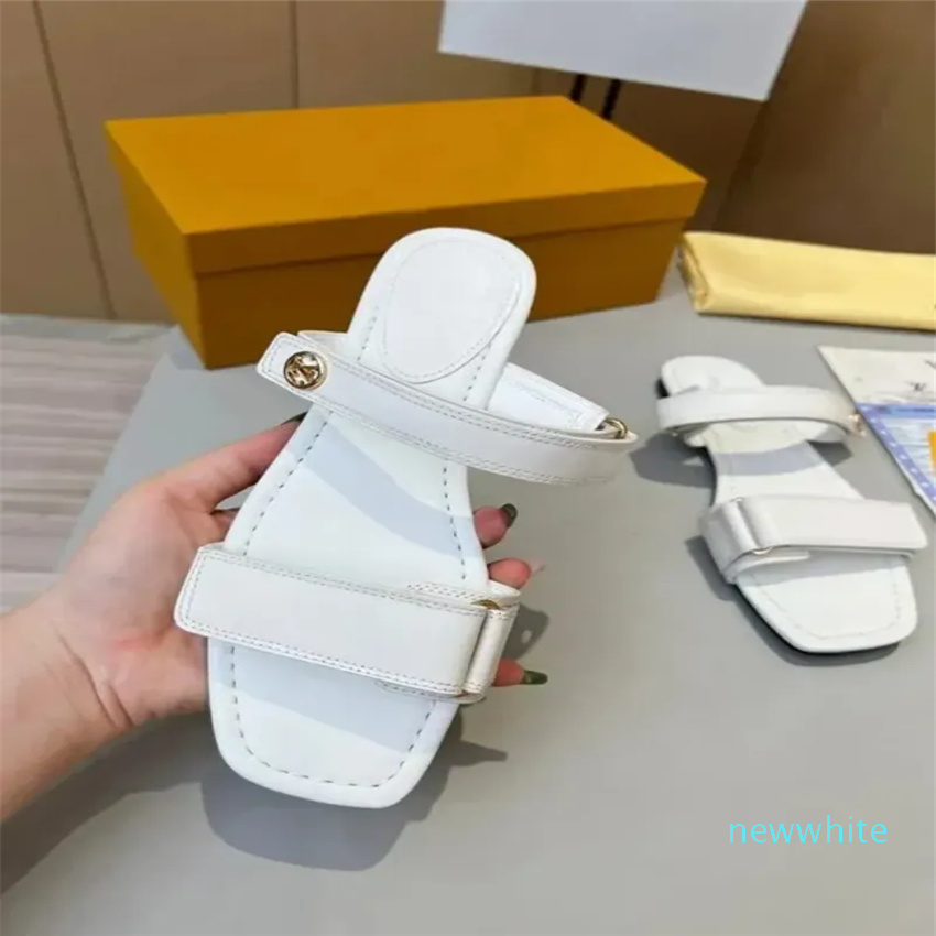 Crystal Leather Platform Sandals: Comfortable, Stylish Women's Footwear for Summer Beach & Casual Wear.
Crystal Leather Platform Sandals: Comfortable, Stylish Women's Footwear for Summer Beach & Casual Wear.