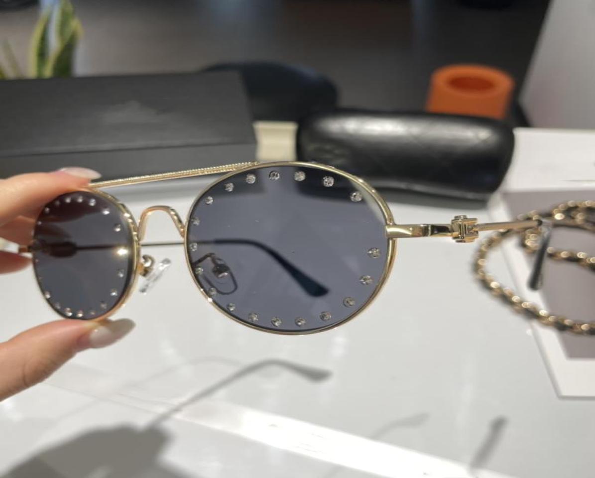 2019 Luxury Vintage 2380 Sunglasses Audrey Fashion Women Designer Big Frame Flap Top Sunglasses Leopard Plank Frame Come with boxe3264876
2019 Luxury Vintage 2380 Sunglasses Audrey Fashion Women Designer Big Frame Flap Top Sunglasses Leopard Plank Frame Come with boxe3264876