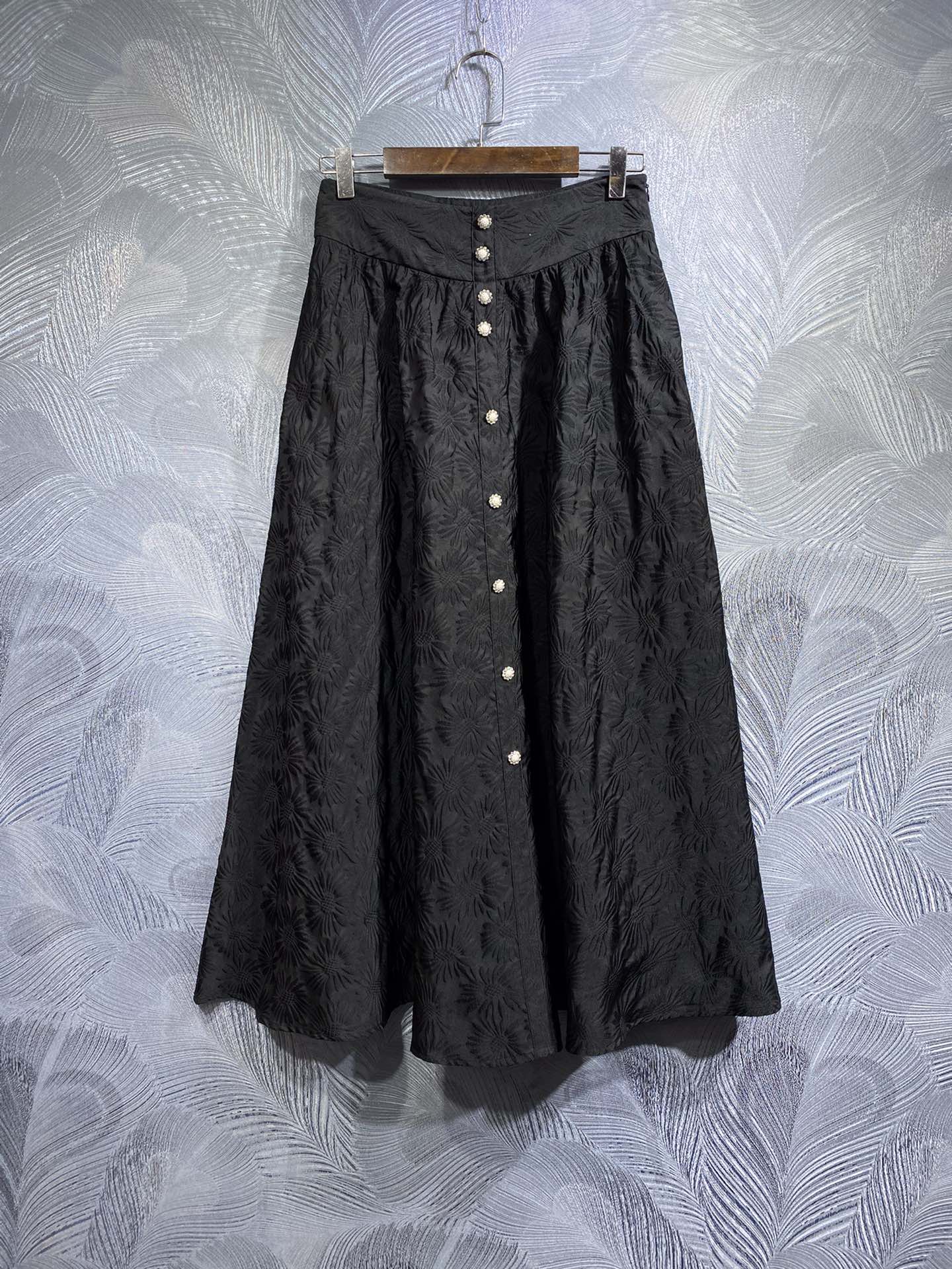 Half length skirt for women 2023 Spring and Autumn New high waisted slim mid length large swing umbrella skirt retro A-line skirt, Black
Half length skirt for women 2023 Spring and Autumn New high waisted slim mid length large swing umbrella skirt retro A-line skirt, Black