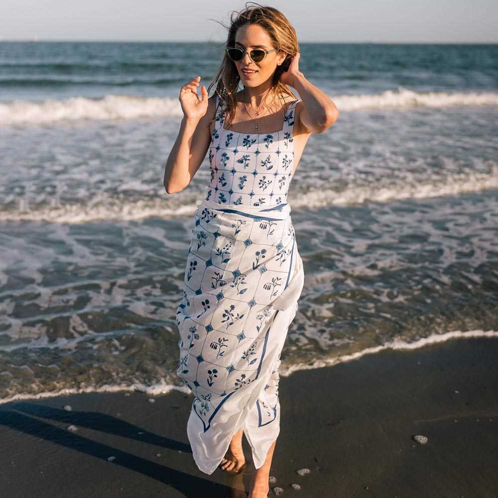 2022 New Retro High Waist Printed Swimsuit Square Neck Backless Bikini Slim One Piece Swimwear Fashion Lace Up Beach Dress230413, White
2022 New Retro High Waist Printed Swimsuit Square Neck Backless Bikini Slim One Piece Swimwear Fashion Lace Up Beach Dress230413, White
