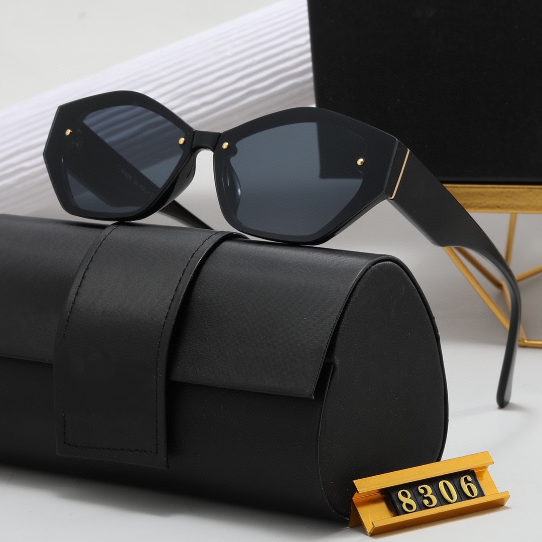 Fashion Designer Cool Sunglasses For Men and Women Eyeglasses Wear Comfortable Outdoor Beach Shades Travelling Unisex Transparent Sunshade Sun Glasses
Fashion Designer Cool Sunglasses For Men and Women Eyeglasses Wear Comfortable Outdoor Beach Shades Travelling Unisex Transparent Sunshade Sun Glasses