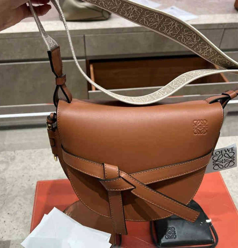 Level Loe's Brand Bag Women's Gate Dual Mini Wide Shoulder Strap Saddle Bow Single Diagonal Sense Luxury Handbag High quality2, As shown in figure
Level Loe's Brand Bag Women's Gate Dual Mini Wide Shoulder Strap Saddle Bow Single Diagonal Sense Luxury Handbag High quality2, As shown in figure
