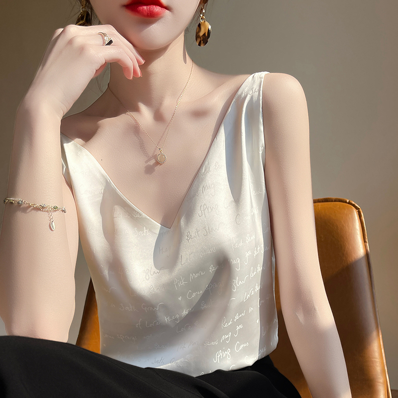 Camisoles Tanks Summer Ladies V-neck Silky Elegant Sleeveless Tank Top Basic Solid Satin Sexy Faux Silk Chic Top Short Fashion Camisole 230413