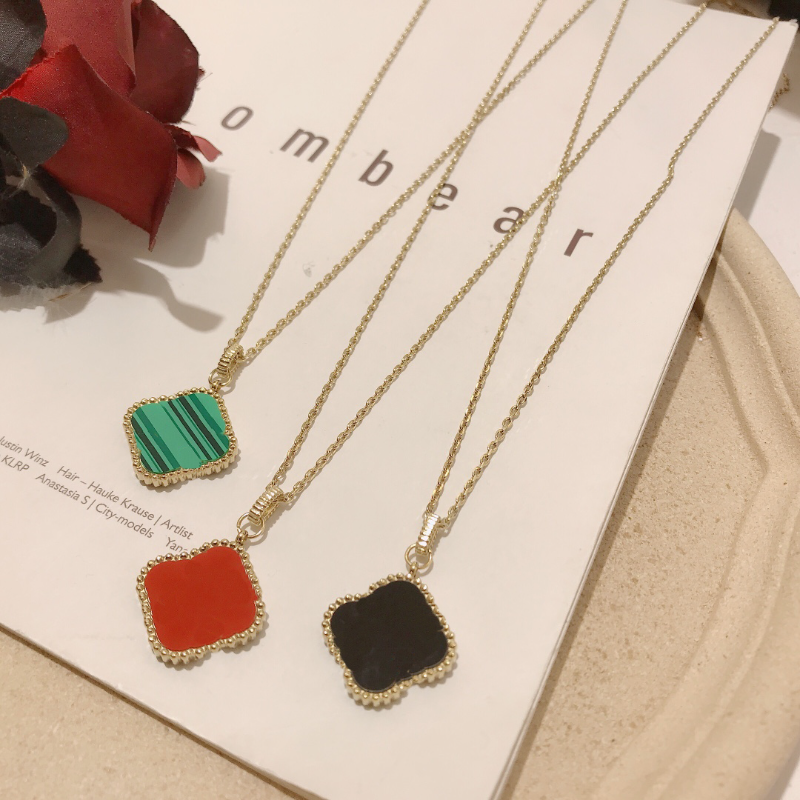 Luxury Designer Necklace Clover Pendant Chain Crystal 18K Gold Plated Stainless Steel Letter Necklaces Fashion Women Statement Jewelry
Luxury Designer Necklace Clover Pendant Chain Crystal 18K Gold Plated Stainless Steel Letter Necklaces Fashion Women Statement Jewelry