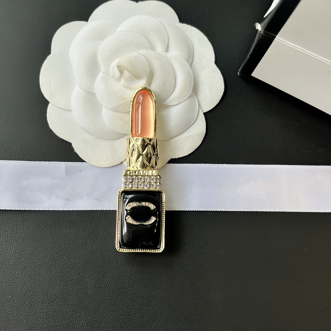 Brand Designer Stainless Steel Letter Brooches Lipstick Design 18K Gold Plated Suit Laple Pin Metal Luxury Women Fashion Jewelry D098
Brand Designer Stainless Steel Letter Brooches Lipstick Design 18K Gold Plated Suit Laple Pin Metal Luxury Women Fashion Jewelry D098