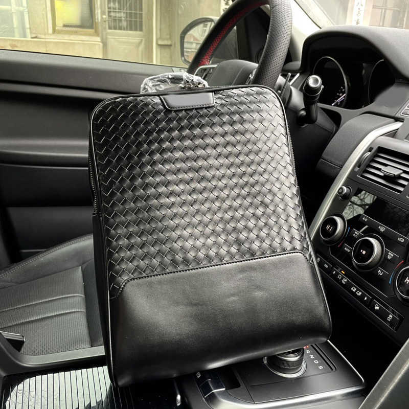 backpack Large Capacity and Quality luxurys handBags Men Handbag Shoulder Woven Leather Designer Male Double Zipper Backpack 220314, Black
backpack Large Capacity and Quality luxurys handBags Men Handbag Shoulder Woven Leather Designer Male Double Zipper Backpack 220314, Black