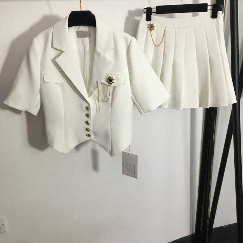 23ss womens designer clothing t-shirt skirt set skirt suit Chain Brooch Embellished Short Sleeve Suit Jacket + Pleated short half skirt womens clothing a1
23ss womens designer clothing t-shirt skirt set skirt suit Chain Brooch Embellished Short Sleeve Suit Jacket + Pleated short half skirt womens clothing a1