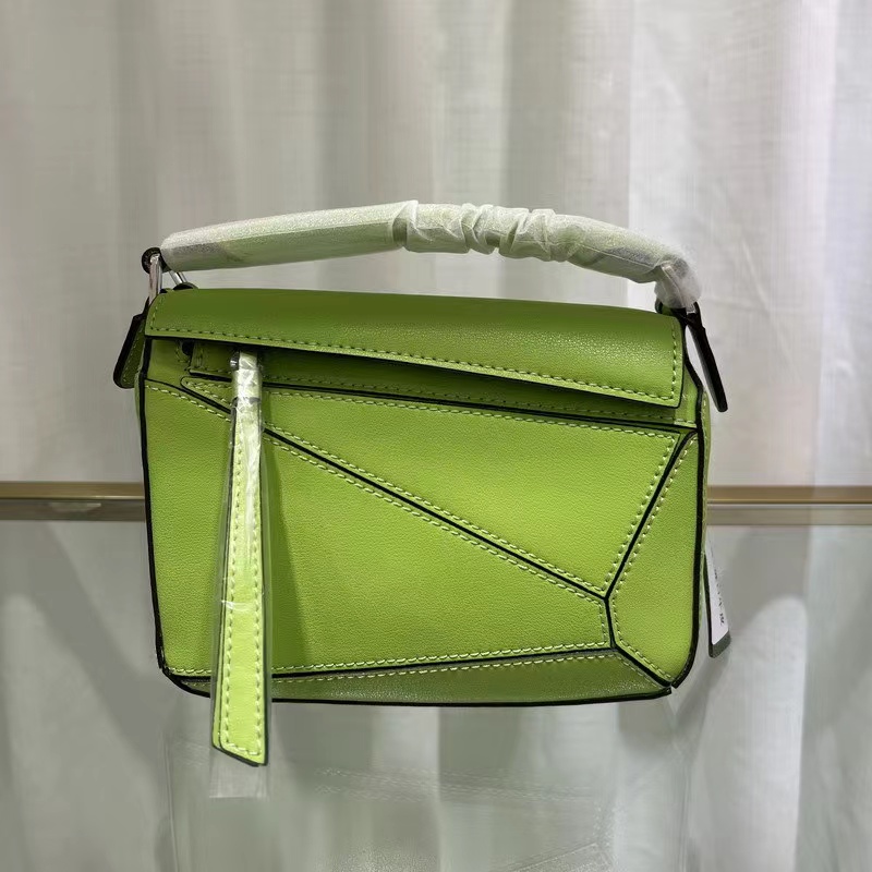 Fashion handbags Lowe geometric bag fanny packs splicing diamond lattice for men and women The same large capacity commuter Crossbody bags
Fashion handbags Lowe geometric bag fanny packs splicing diamond lattice for men and women The same large capacity commuter Crossbody bags