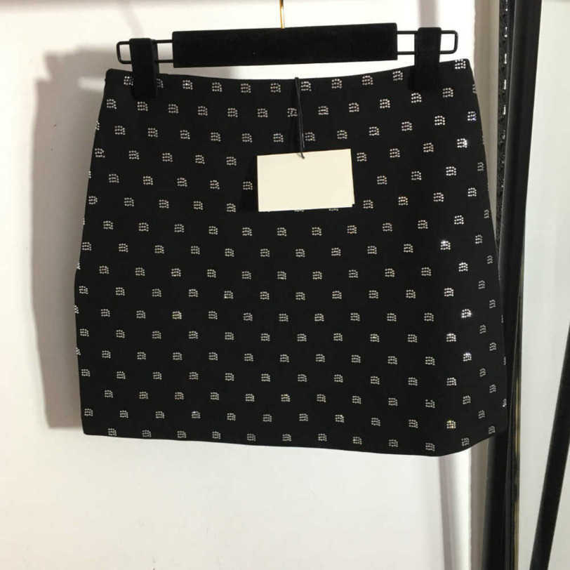 23ss mini skirt wrap skirt designer Skirts Hot drill a letter Pack hip Slimming A word High waist short half skirt High quality women clothes a1
23ss mini skirt wrap skirt designer Skirts Hot drill a letter Pack hip Slimming A word High waist short half skirt High quality women clothes a1