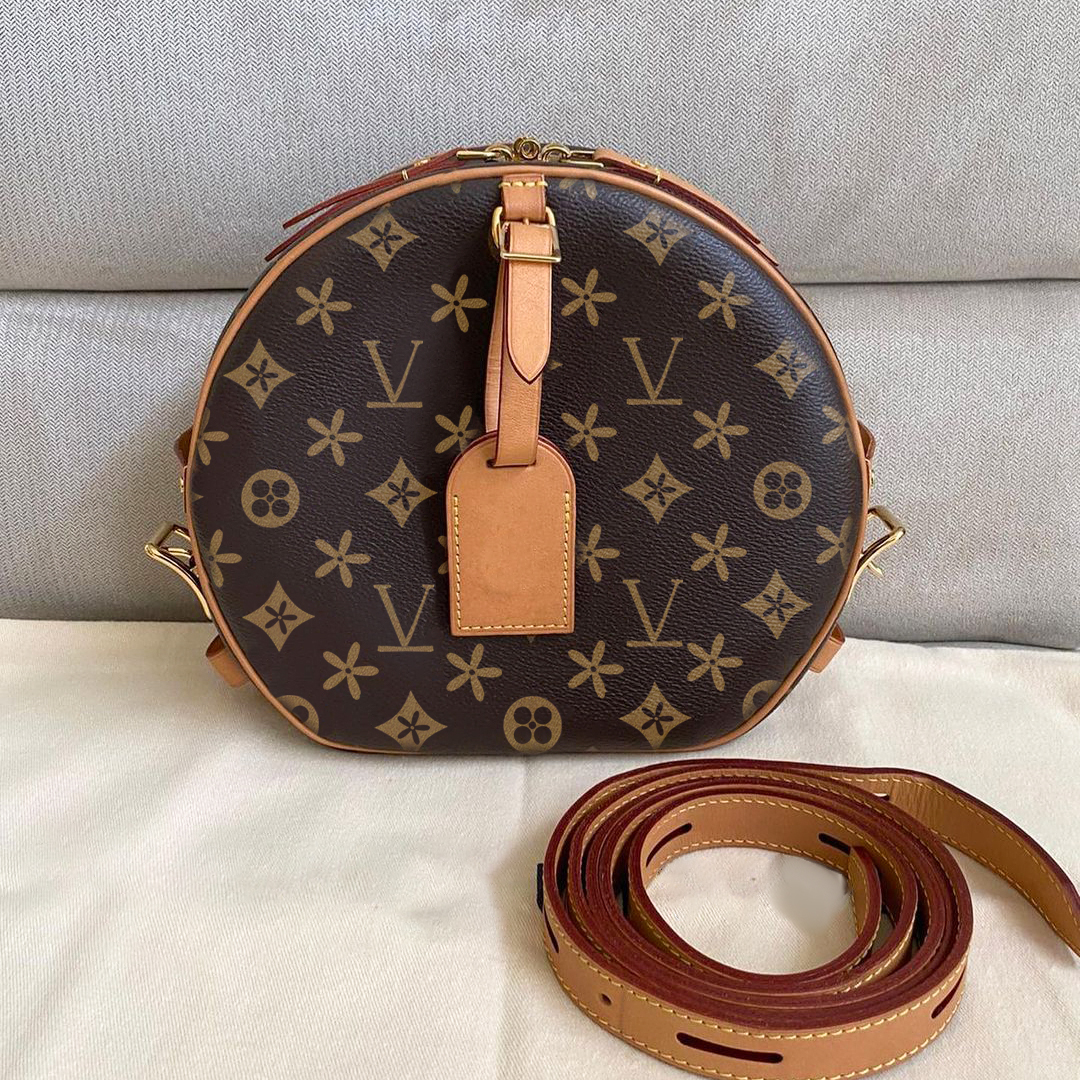 2023 M45647 brown flower Mens the tote bag PETITE BOITE CHAPEAU 2size handbag clutch beach bag Women designer bag crossbody luxury Genuine Leather mini shoulder bags, Mon0gram
2023 M45647 brown flower Mens the tote bag PETITE BOITE CHAPEAU 2size handbag clutch beach bag Women designer bag crossbody luxury Genuine Leather mini shoulder bags, Mon0gram