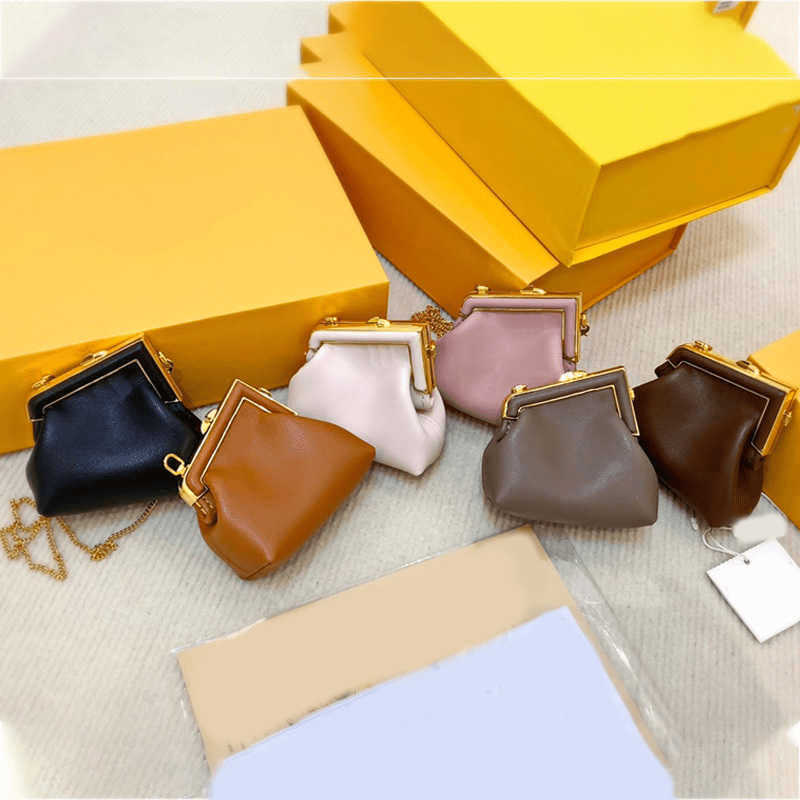 NEW Letter Designer Bags Mini Clip Bag Women Crossbody Bag Classic Designer Purse Wallet Womens Chain Purses Handbags Fashion Coin Wallets 230201, Fab01 9/5/8cm
NEW Letter Designer Bags Mini Clip Bag Women Crossbody Bag Classic Designer Purse Wallet Womens Chain Purses Handbags Fashion Coin Wallets 230201, Fab01 9/5/8cm