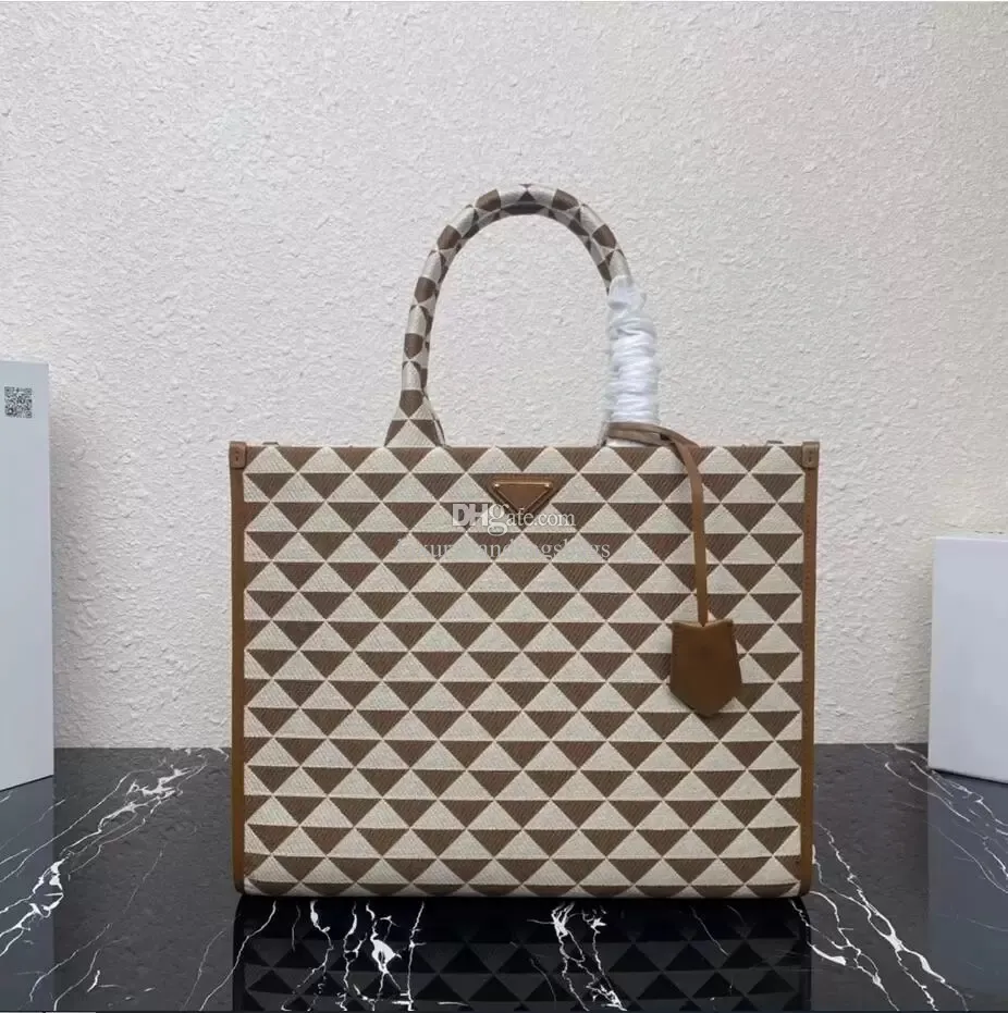 LY Fashion Designers Symbole jacquard shoulder bag Women Men Embroidered Leather Triangle pouch Canvas bag crossbody fabric handbag Purse 3 sizes V23, #browm6 s19*6*17cm
LY Fashion Designers Symbole jacquard shoulder bag Women Men Embroidered Leather Triangle pouch Canvas bag crossbody fabric handbag Purse 3 sizes V23, #browm6 s19*6*17cm