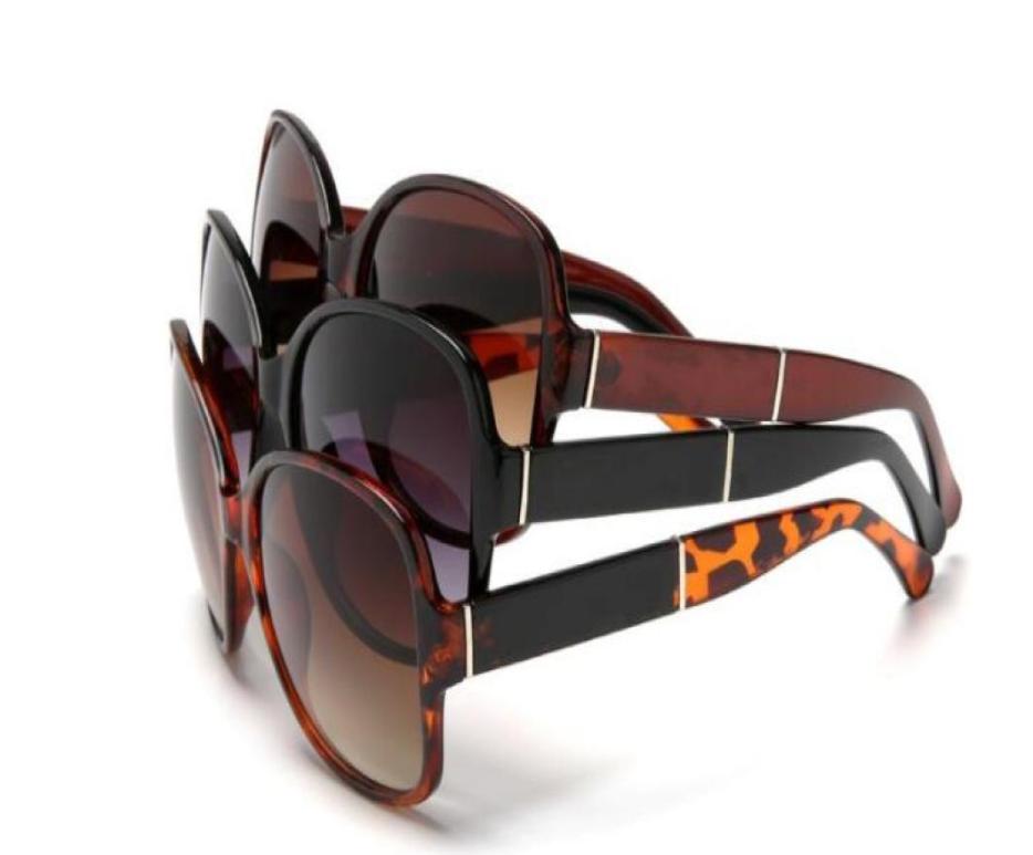 Luxury Square Sunglasses Women Italy Brand Designer Diamond Sun glasses Ladies Vintage Oversized Shades Female Goggle EyewearA5338705
Luxury Square Sunglasses Women Italy Brand Designer Diamond Sun glasses Ladies Vintage Oversized Shades Female Goggle EyewearA5338705
