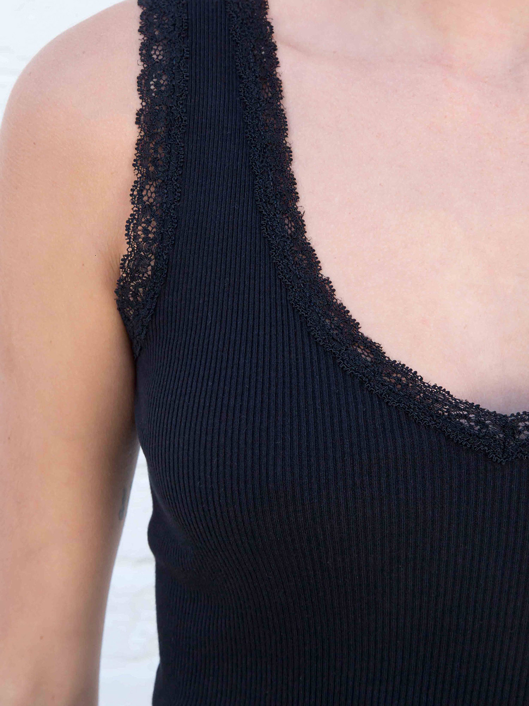 Camisoles Tanks Vintage Solid Ribbed Lace Tank Top Women Sexy V Neck Sleeveless Cotton Slim T-shirt Female Casual Chic Summer Tops Y2k 230413