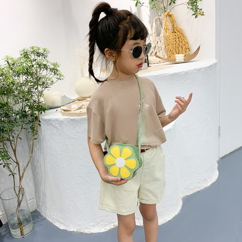 Backpacks Little Girl Princess Bag Baby Autumn and Winter Fashion Cute Super Children Messenger Flowers s for s 230412
