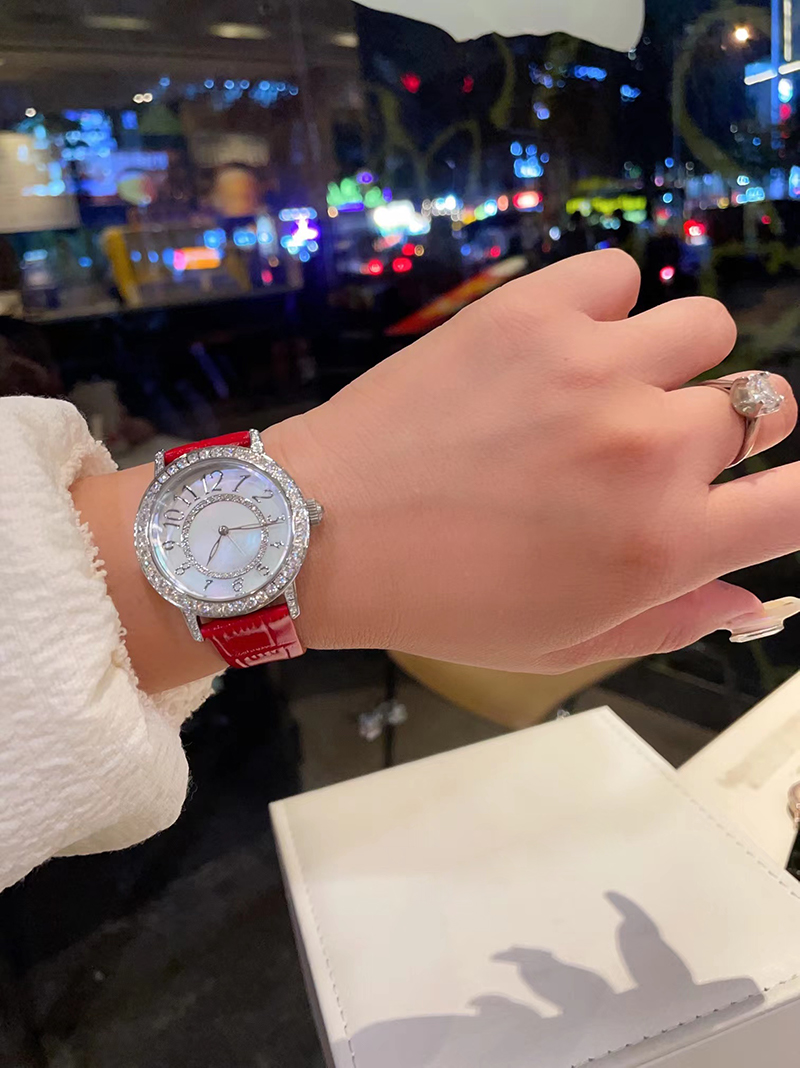 NEW series of diamond watches for ladies 35mm case white mother-of-pearlstraps, Color-3
NEW series of diamond watches for ladies 35mm case white mother-of-pearlstraps, Color-3