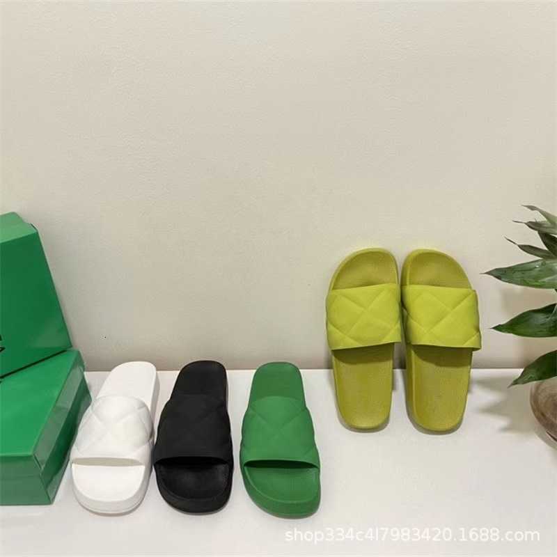 2023 summer new Lingge flip flops candy color couples wear beach shoes with one foot on outside, White
2023 summer new Lingge flip flops candy color couples wear beach shoes with one foot on outside, White