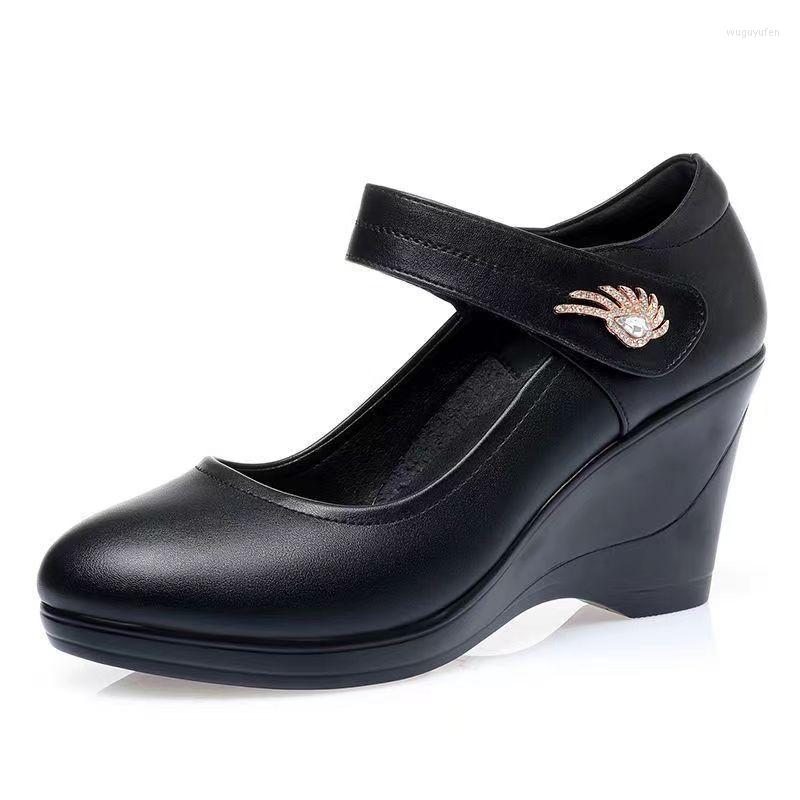Dress Shoes Mom High-heel Wedge 2023 Women Autumn Round Head Mid-aged Shallow Mouth Ladies, Style 1 beige
Dress Shoes Mom High-heel Wedge 2023 Women Autumn Round Head Mid-aged Shallow Mouth Ladies, Style 1 beige