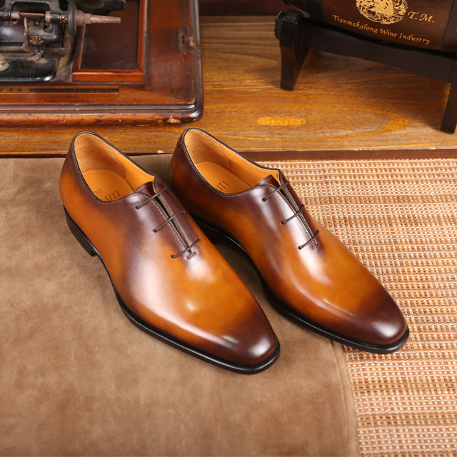 berluti High end men's formal Oxford shoes are handmade and artificially colored with genuine leather soles, Brown
berluti High end men's formal Oxford shoes are handmade and artificially colored with genuine leather soles, Brown