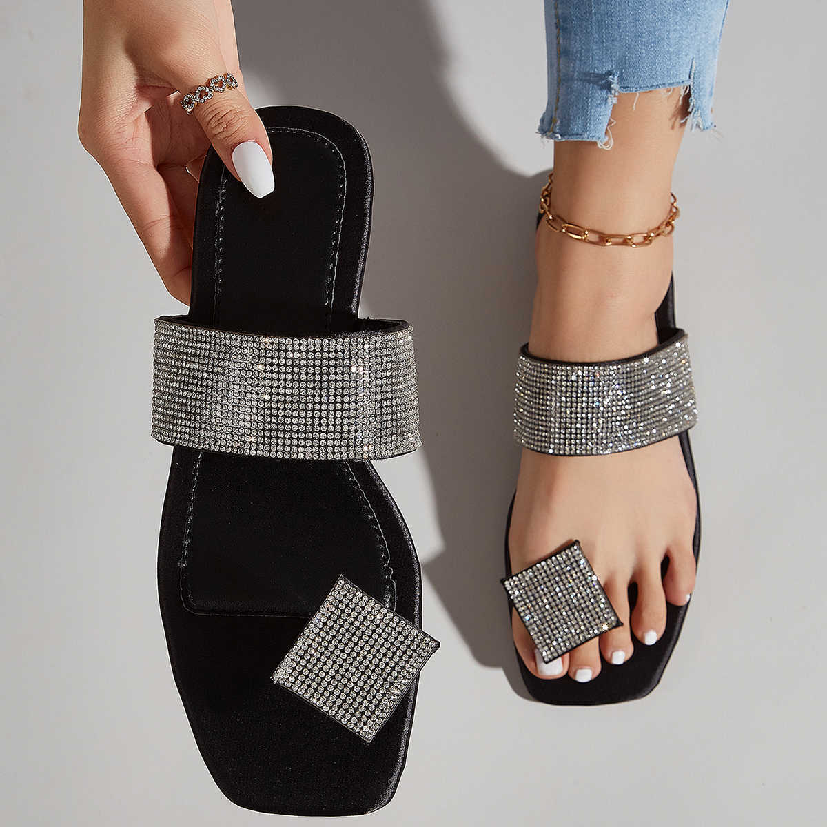 Sandals Sparkly Sandals For Female Flip Flop Flat Heel Fashion Comfy Beach Travel Slipper Shoes Summer Rhinestone Bling Sandals Woman, Style 4 black
Sandals Sparkly Sandals For Female Flip Flop Flat Heel Fashion Comfy Beach Travel Slipper Shoes Summer Rhinestone Bling Sandals Woman, Style 4 black