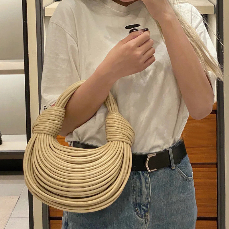 Evening Bags Fashion Blogger Designer Brand Women Bag Line Bundle Dinner Handbag High Quality Shoulder Bag Senior Female Clutch Bag 230413, Black
Evening Bags Fashion Blogger Designer Brand Women Bag Line Bundle Dinner Handbag High Quality Shoulder Bag Senior Female Clutch Bag 230413, Black