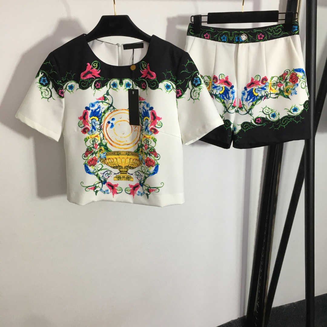 23ss womens shorts sets designer blouse women sets Round neck Vintage Print Short Sleeve T-shirt top Casual shorts set Women Clothes
23ss womens shorts sets designer blouse women sets Round neck Vintage Print Short Sleeve T-shirt top Casual shorts set Women Clothes