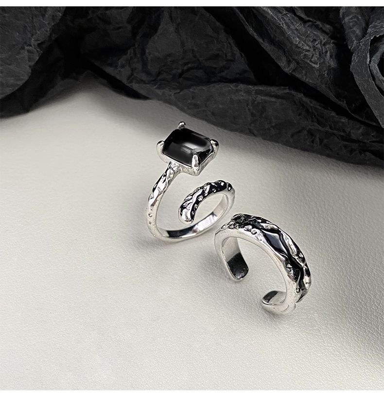 class rings Luxurys desingers ring simples design sense sterling silver ring ladies classic ring birthday gift good serpentine dark zircon personality pair 01
class rings Luxurys desingers ring simples design sense sterling silver ring ladies classic ring birthday gift good serpentine dark zircon personality pair 01
