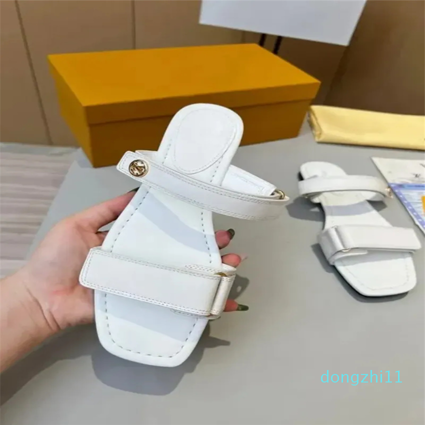 New Women's Sandals High Quality Women's Slippers Crystal Calf Leather Casual Shoes Quilted Platform Summer Beach Slippers
New Women's Sandals High Quality Women's Slippers Crystal Calf Leather Casual Shoes Quilted Platform Summer Beach Slippers