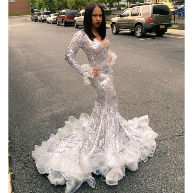 Party Dresses Bling Silver Mermaid Long Sleeves Ruffles African Prom 2023 V Neck Plus Size Graduation Gala Dress CP789, Colors from swatches
Party Dresses Bling Silver Mermaid Long Sleeves Ruffles African Prom 2023 V Neck Plus Size Graduation Gala Dress CP789, Colors from swatches