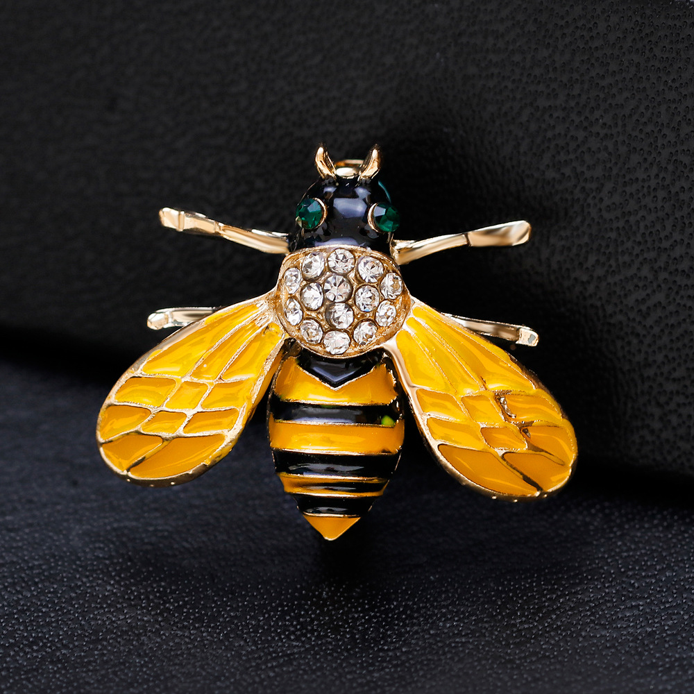 cute Diamond Yellow bee Brooch jewelry brooches Women's fruit Corsage pins fashion women jewelry for students
cute Diamond Yellow bee Brooch jewelry brooches Women's fruit Corsage pins fashion women jewelry for students