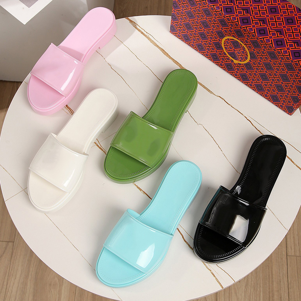 ELEANORN JELLY Womens Designer Slippers Waterproof slippers Cover Design Comfortable Signature Double Logo Bright Heel TPU Upper slippers beach slipper sandals
ELEANORN JELLY Womens Designer Slippers Waterproof slippers Cover Design Comfortable Signature Double Logo Bright Heel TPU Upper slippers beach slipper sandals