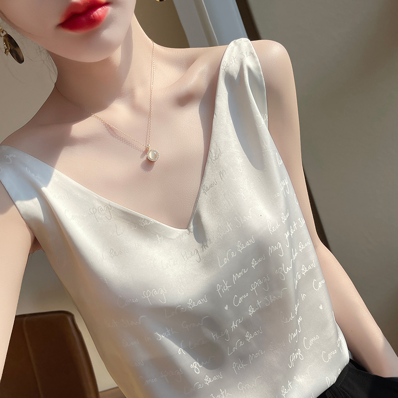 Camisoles Tanks Summer Ladies V-neck Silky Elegant Sleeveless Tank Top Basic Solid Satin Sexy Faux Silk Chic Top Short Fashion Camisole 230413