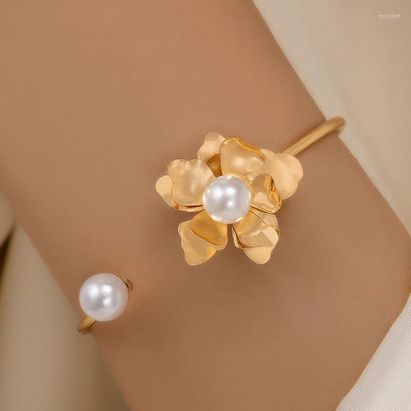 Bangle HuaTang Simple Flower Pearl Stone Single Layer Suitable For Women's Fashion Geometric Wedding Gift Open Bracelet 23535
Bangle HuaTang Simple Flower Pearl Stone Single Layer Suitable For Women's Fashion Geometric Wedding Gift Open Bracelet 23535